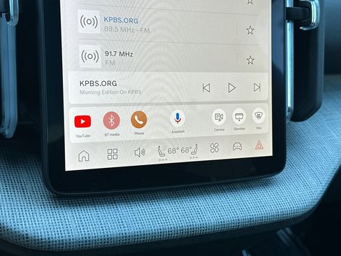 New 2025 Volvo EX30 Plus AWD/4WD image 18