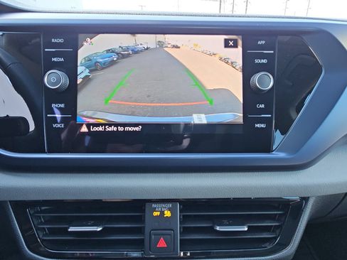 Used 2023 Volkswagen Taos SE w/ Panoramic Sunroof Package FWD image 21