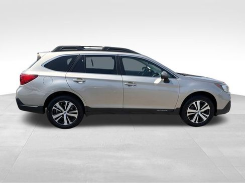 Used 2019 Subaru Outback 2.5i Limited AWD/4WD image 8