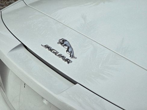 Used 2016 Jaguar F-TYPE R image 14