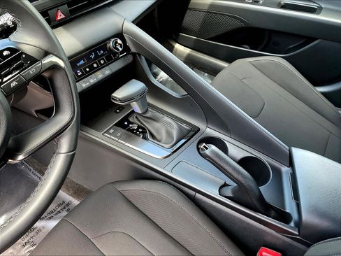 Used 2025 Hyundai Elantra Sport FWD image 18