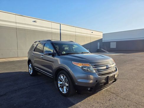 Used 2014 Ford Explorer Limited w/ Equipment Group 302A AWD/4WD image 3