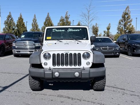 Used 2014 Jeep Wrangler Unlimited Rubicon w/ Connectivity Group AWD/4WD image 3