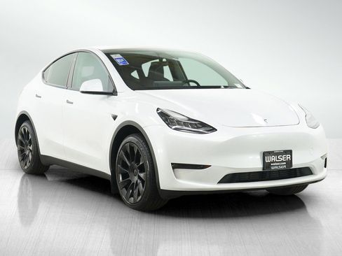 Used 2023 Tesla Model Y Long Range AWD/4WD image 7