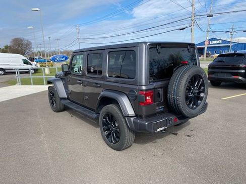 Used 2025 Jeep Wrangler Unlimited Sahara AWD/4WD image 7