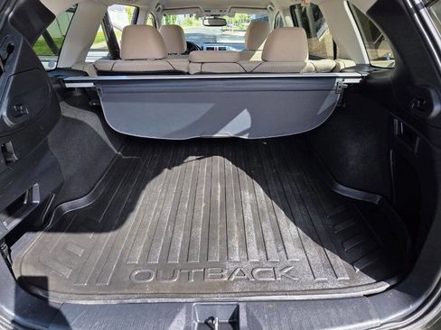 Used 2015 Subaru Outback 2.5i Premium image 11
