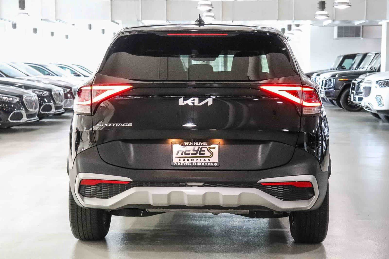 Used 2024 Kia Sportage EX FWD image 3