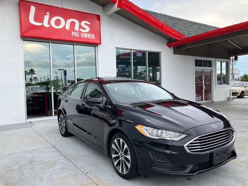 Used 2020 Ford Fusion SE image 2