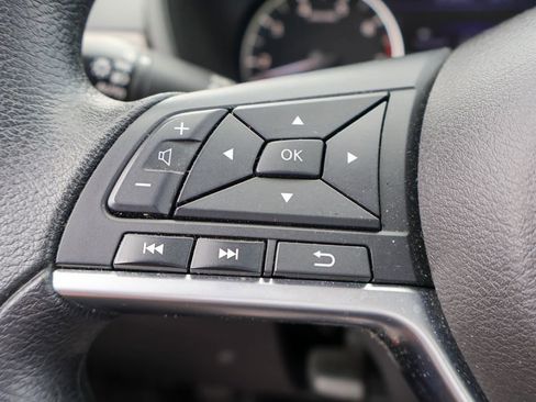 Used 2025 Nissan Altima 2.5 SV FWD image 12