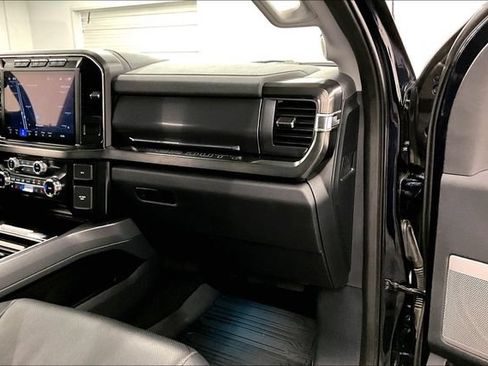Used 2024 Ford F250 Lariat w/ Lariat Ultimate Package AWD/4WD image 18