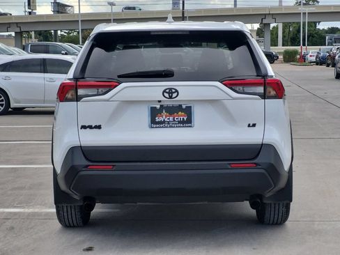 Used 2024 Toyota RAV4 LE FWD image 5