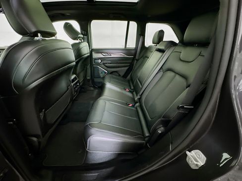 Used 2022 Jeep Grand Cherokee Overland image 30