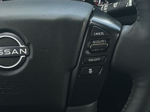 Used 2024 Nissan Frontier SL w/ Technology Package AWD/4WD image 12