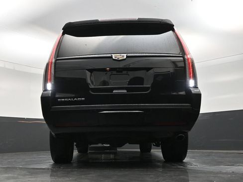Used 2020 Cadillac Escalade ESV Luxury w/ Escalade Sport Edition RWD image 22
