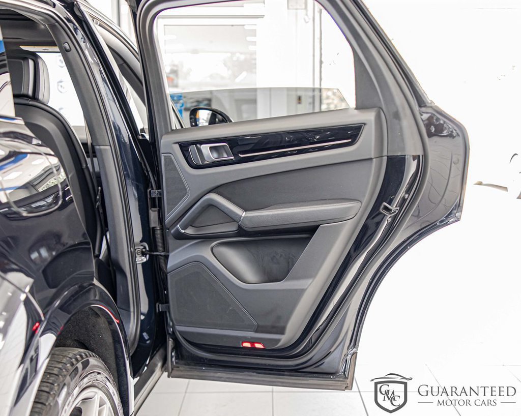Used 2023 Porsche Cayenne w/ Premium Package AWD/4WD image 40