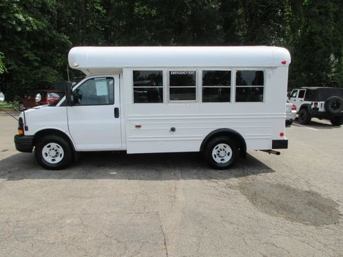 Used 2006 Chevrolet Express 3500 w/ School Bus Package RWD image 3