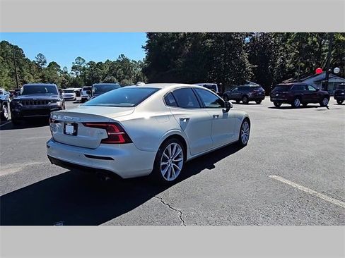 Used 2020 Volvo S60 T5 Momentum image 32