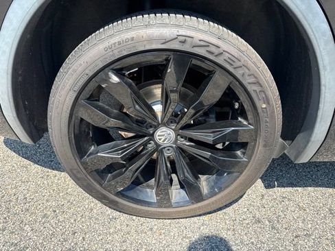 Used 2020 Volkswagen Tiguan SE R-Line AWD/4WD image 11