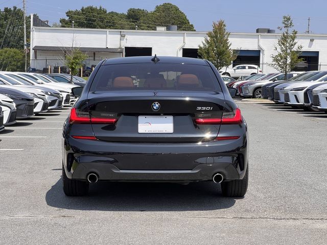 Used 2020 BMW 330i Sedan w/ M Sport Package RWD image 4