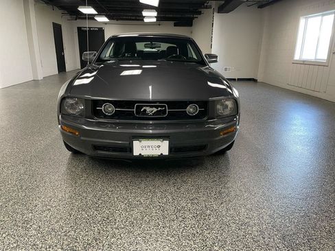 Used 2007 Ford Mustang Convertible RWD image 9