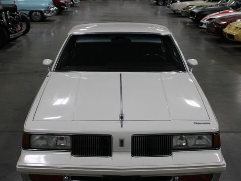 Used 1988 Oldsmobile Cutlass Supreme Classic Brougham RWD image 2