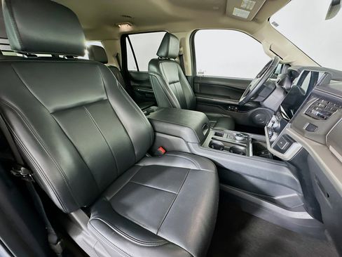 Used 2024 Ford Expedition XLT image 33