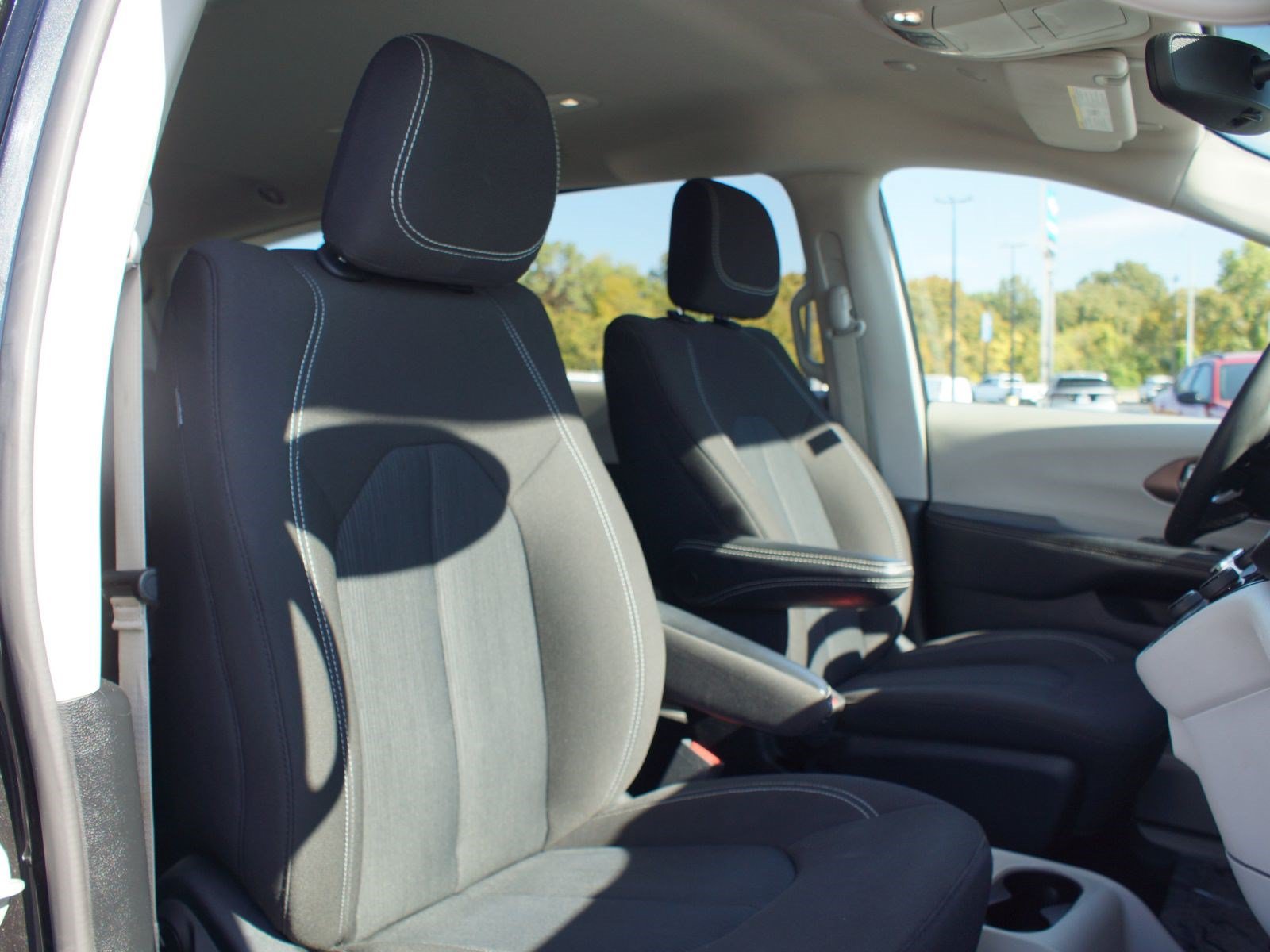 Used 2023 Chrysler Voyager LX FWD image 21