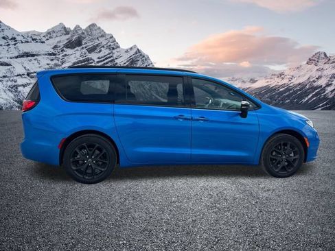 New 2026 Chrysler Pacifica Select w/ S Appearance Package AWD/4WD image 6