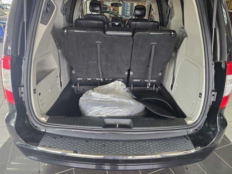 Used 2015 Chrysler Town & Country Touring w/ Driver Convenience Group FWD image 35