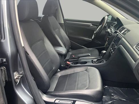 Used 2017 Volkswagen Passat 1.8T R-Line FWD image 8