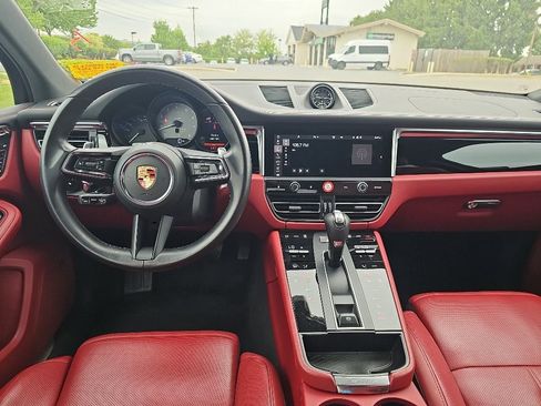 Used 2024 Porsche Macan S AWD/4WD image 2