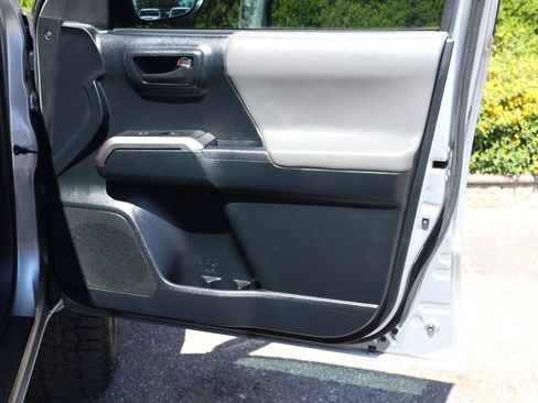 Used 2016 Toyota Tacoma SR5 image 40