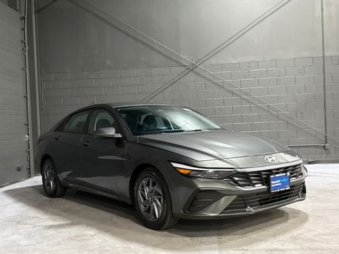 Used 2024 Hyundai Elantra SEL FWD image 1