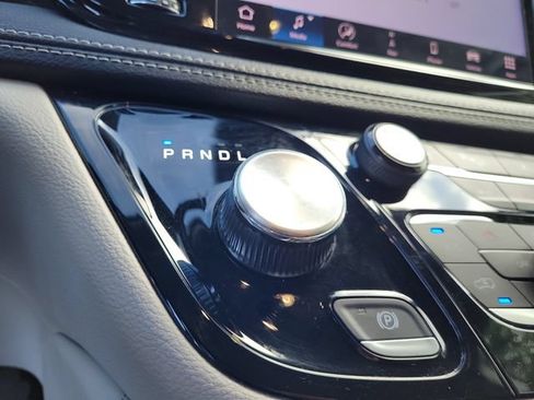 Used 2023 Chrysler Pacifica Limited FWD image 36