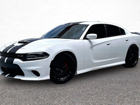 Used 2018 Dodge Charger R/T Scat Pack RWD image 4