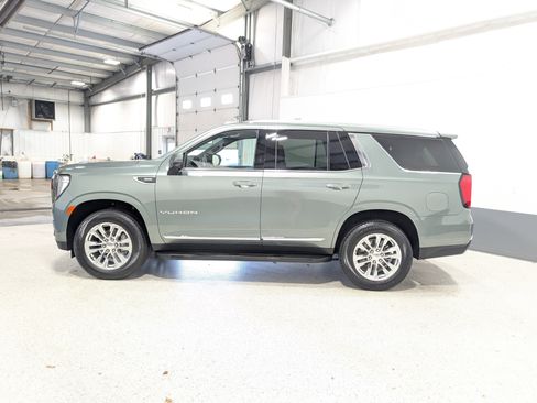Used 2024 GMC Yukon SLT w/ SLT Luxury Package image 6