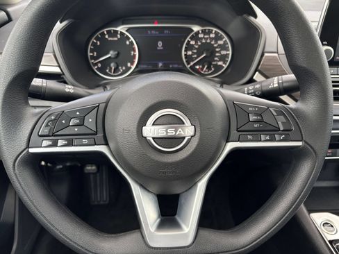 Used 2025 Nissan Altima 2.5 SV FWD image 23
