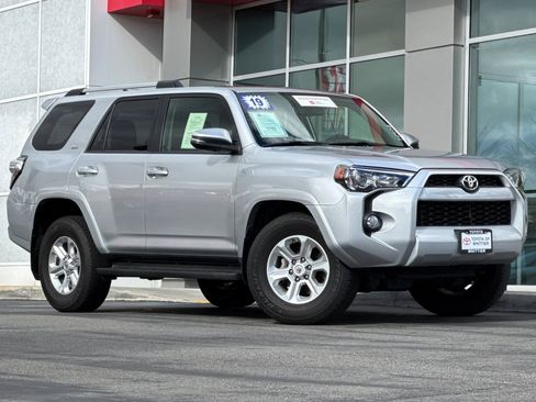 Certified 2019 Toyota 4Runner SR5 Premium image 2
