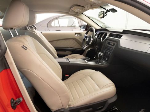 Used 2011 Ford Mustang Premium w/ 202A Rapid Spec Order Code RWD image 22