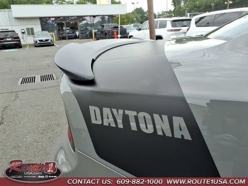 Used 2017 Dodge Charger R/T RWD image 19