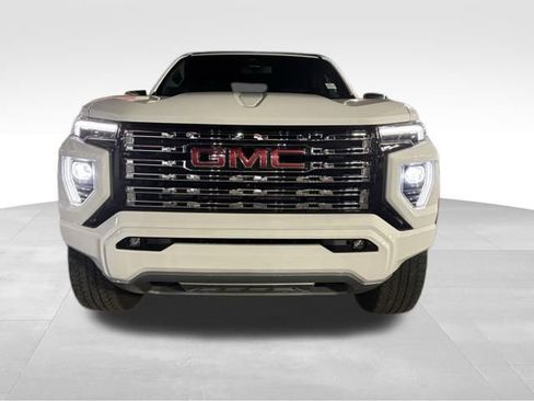 Used 2023 GMC Canyon Denali image 3