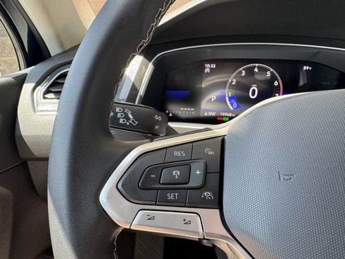 Used 2023 Volkswagen Tiguan SE image 29