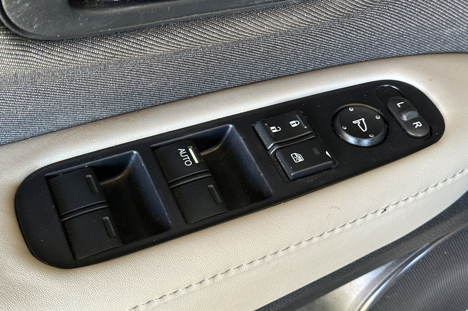 Used 2020 Honda HR-V LX image 12