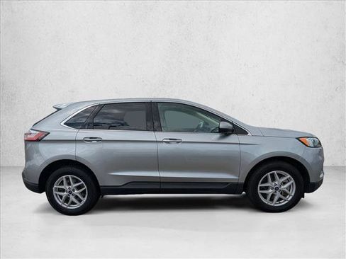 Used 2022 Ford Edge SEL image 4