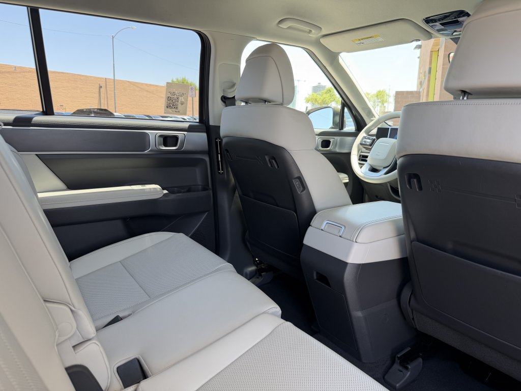 Used 2025 Hyundai Santa Fe SEL FWD image 37