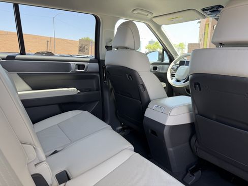 Used 2025 Hyundai Santa Fe SEL FWD image 37