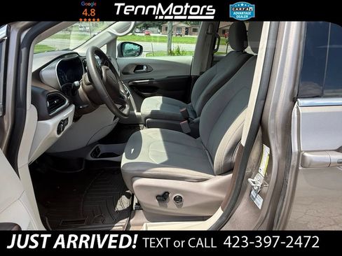 Used 2017 Chrysler Pacifica Touring FWD image 10