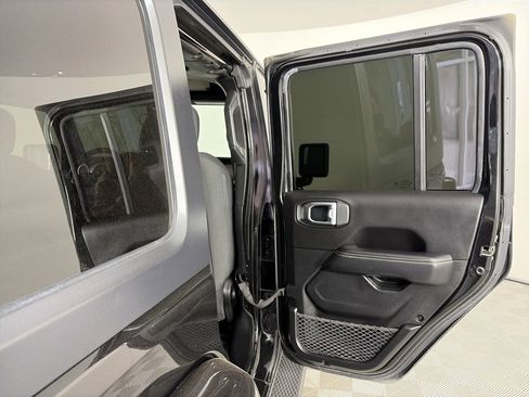 Used 2020 Jeep Wrangler Unlimited Sahara image 29