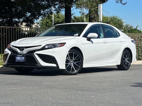 Used 2023 Toyota Camry SE image 9