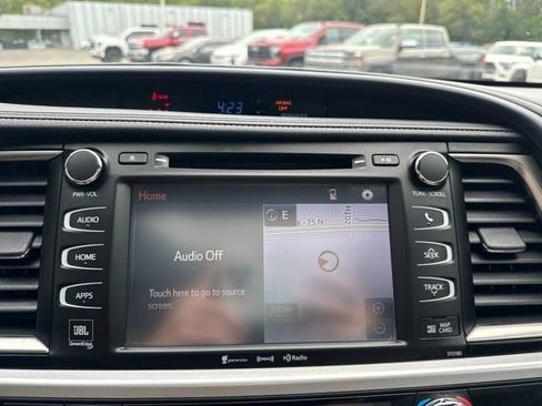 Used 2018 Toyota Highlander Limited Platinum AWD/4WD image 3